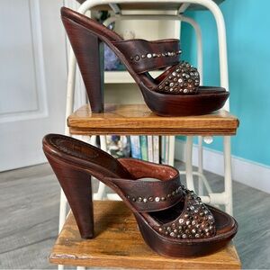 Frye Genuine Leather Platform Heels with Grommet Details (size 9)